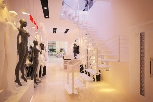 Thiết kế nội thất showroom cửa hàng đẹp, hiện đại